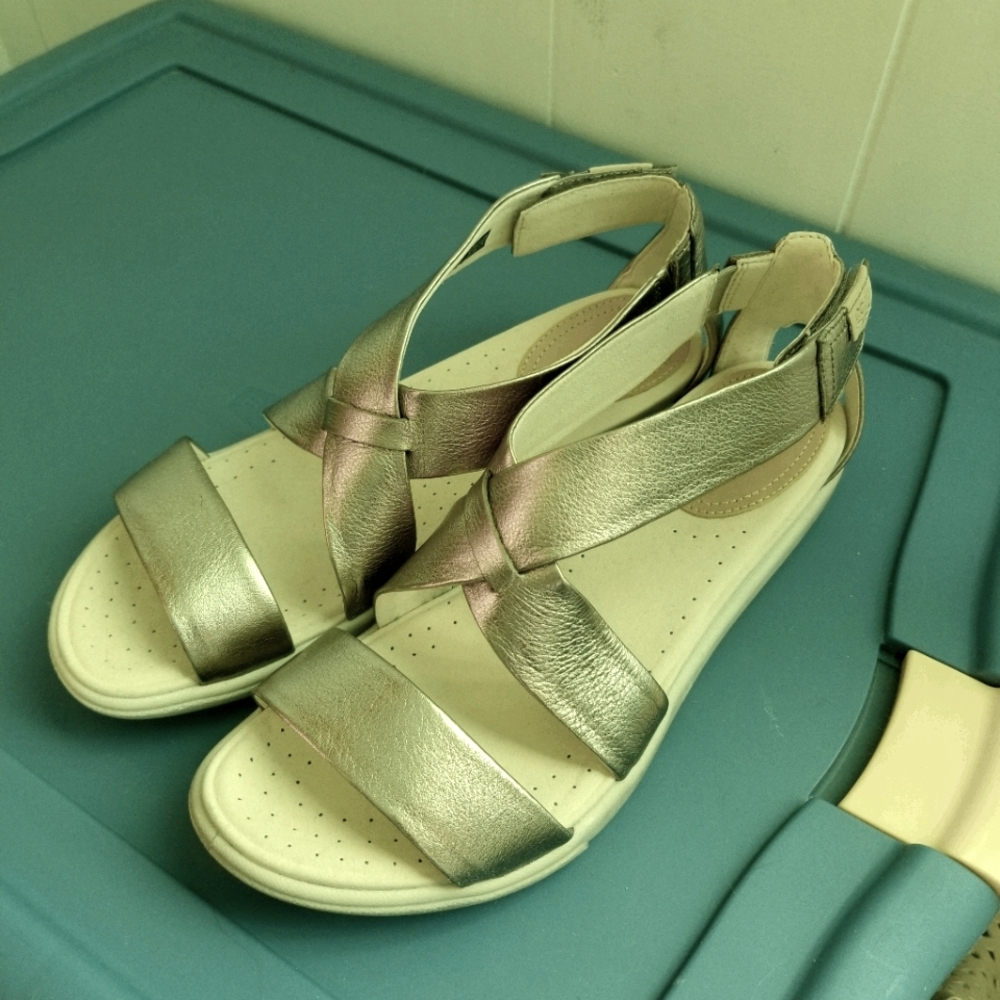 Soft metallic leather sandals (EU size 39)